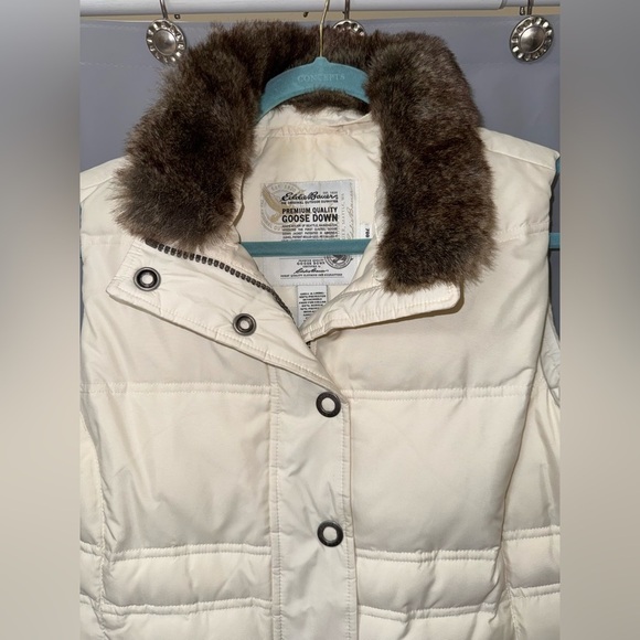 Eddie Bauer Ivory Quilted Puffer Goose Down Vest M Faux Fur Collar with Pockets - Picture 2 of 9